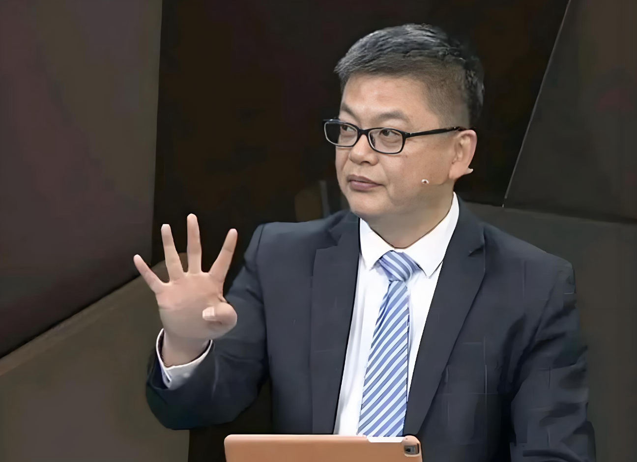 开云-2连胜！苏群中肯点评，指出了男篮赢球的3大原因