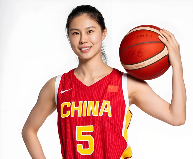 开云注册网址-王思雨替补出场，6投6中，砍下13分！中国女篮半场领先巴西13分